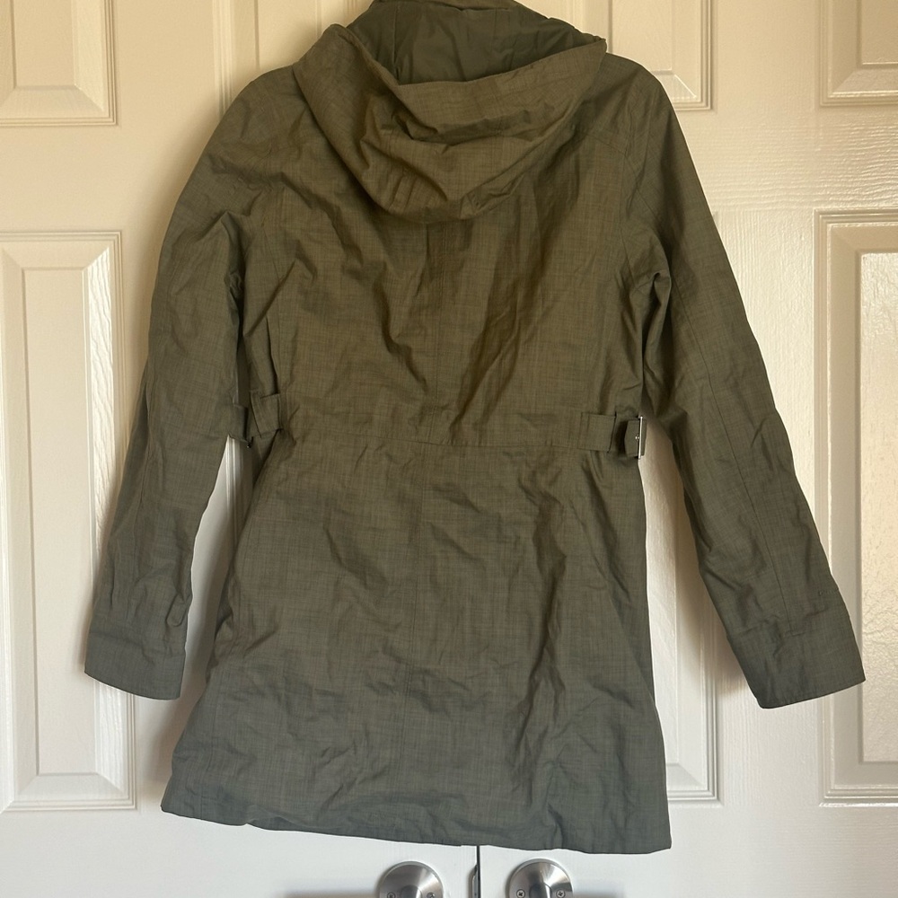 North Face Waterproof Rain Jacket in Olive - Picture 2 of 6